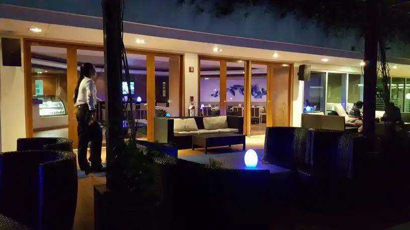 The 6th Pool Bar & Lounge - Novotel Manila Araneta Center Food Photo 9