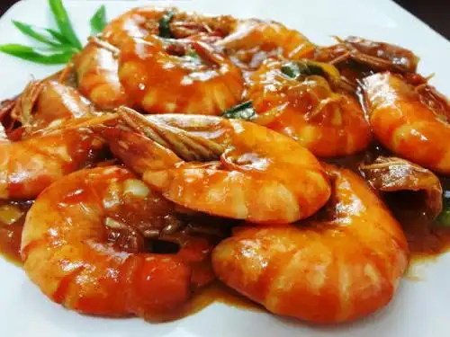 Seafood Dua Sekawan, Belakang Hisana