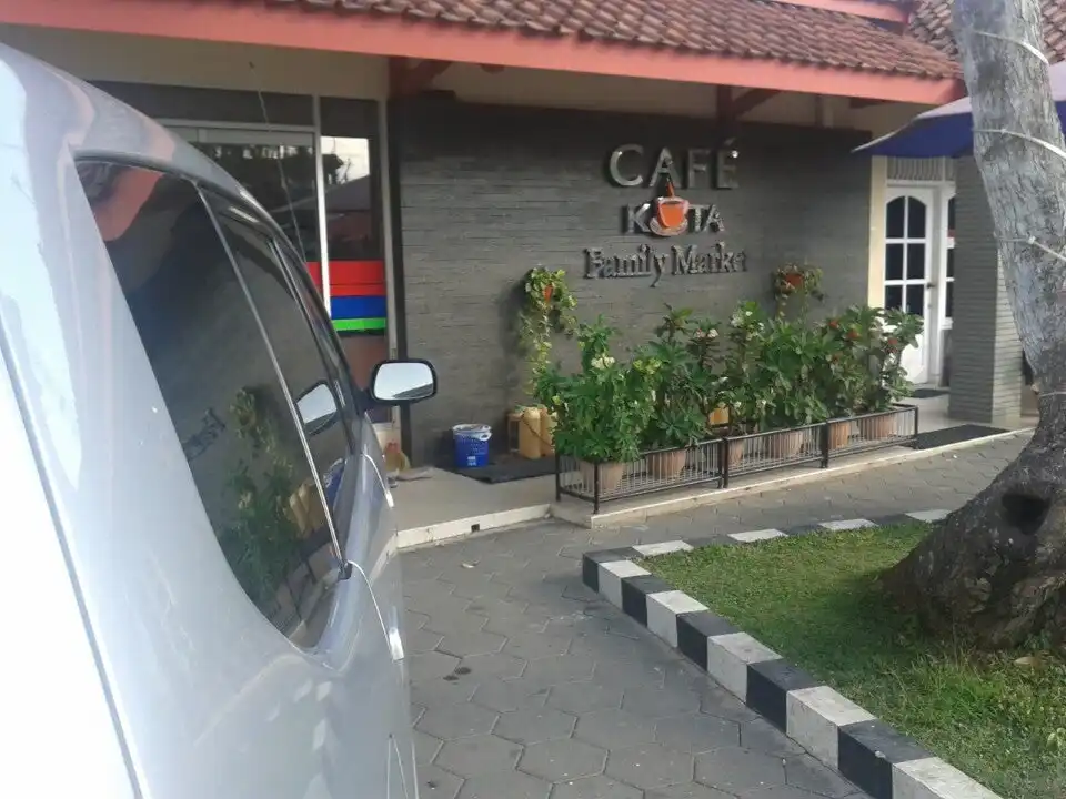 Cafe Kota Family Market