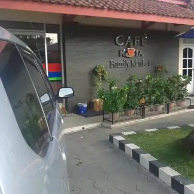 Cafe Kota Family Market