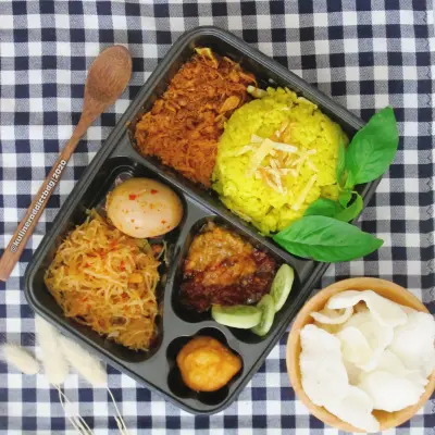 Nasi Kuning Ceu Mu'ah & Nasi Ijo Mazbay