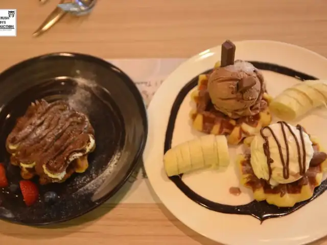 Madame Waffle Food Photo 5