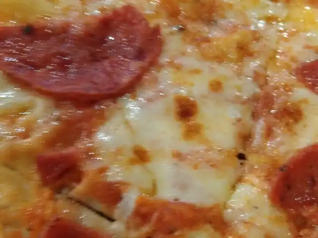 Gambar Makanan Warung PePe Wood Fired Pizza & Pasta 2