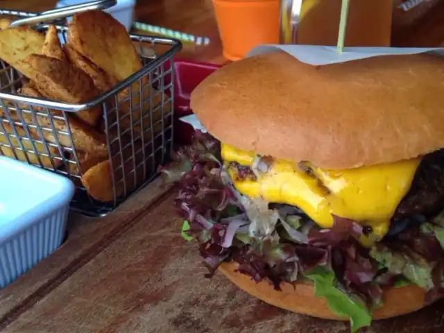 Burger Sound Grill Steaks'nin yemek ve ambiyans fotoğrafları 5