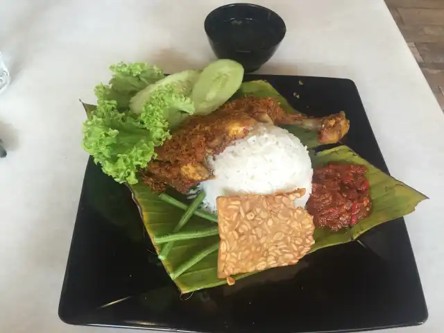 De Binjai Ayam Penyet Food Photo 6