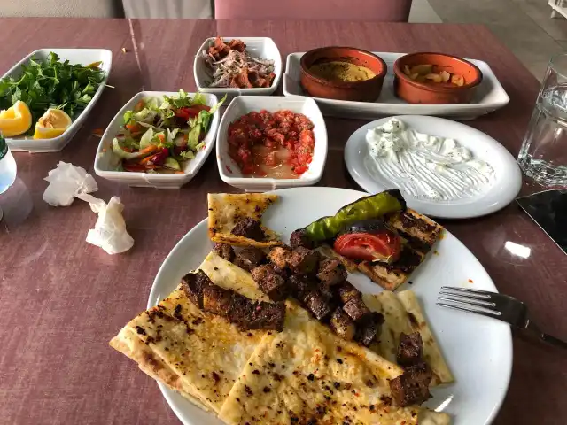 Altın Şiş Adana Kebap'nin yemek ve ambiyans fotoğrafları 12