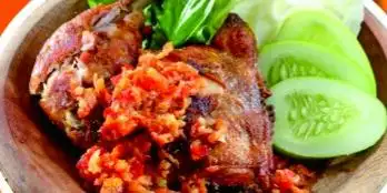 Ayam Penyet Lodoyo, Ruhui Rahayu