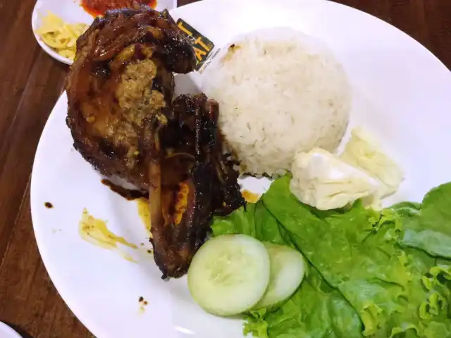 Gambar Makanan Bebek Goreng Hartati 2