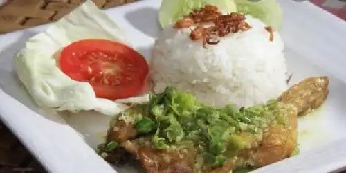 Ayam Penyet Sambel Ijo Kamiela, Sukaraja