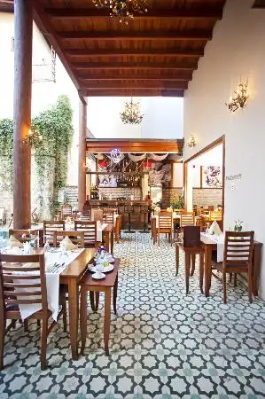 Mediterra Art Restaurant'nin yemek ve ambiyans fotoğrafları 8