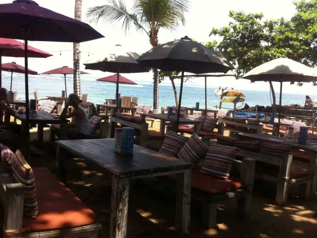 Gambar Makanan Beach Cafe 8