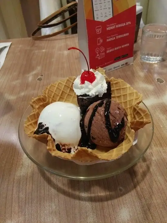 Gambar Makanan Fountain Ice Cream Cafe & Restaurant 17