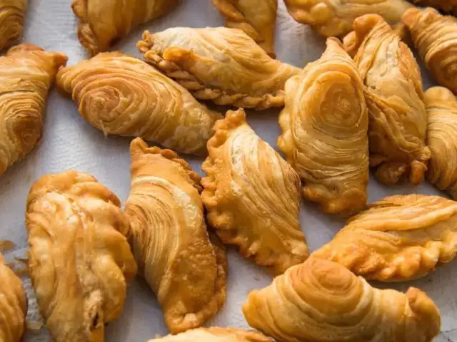 Homi Chicken Curry Puff Food Photo 2