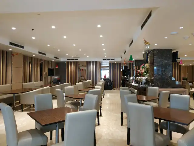 Gambar Makanan Ritz Cafe - Orchardz Hotel 2