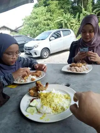 Kak La Nasi Dagang Ayam Kampong Banggol