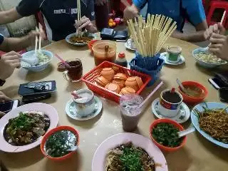 Kulai Mok Gao Beef/Seafood/Pork Noodles Food Photo 2