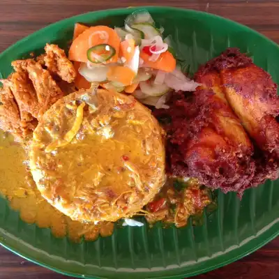 Nasi Kukus Ayam Berempah (Ijok)