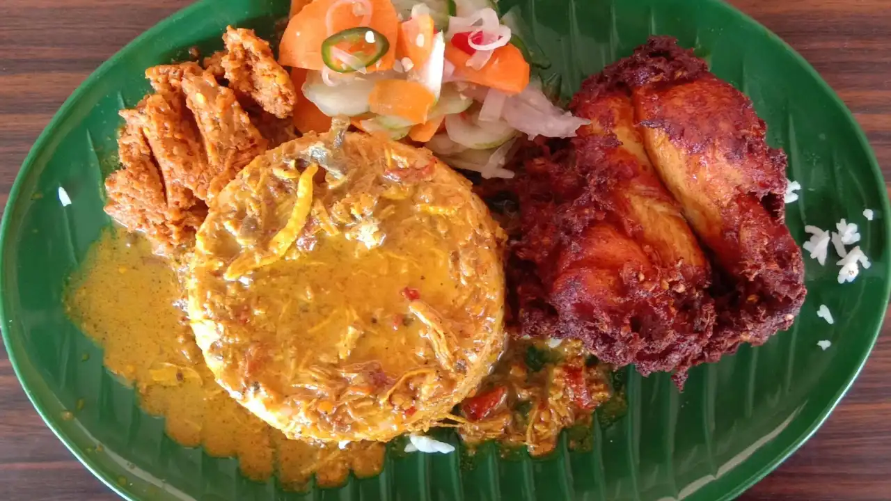 Nasi Kukus Ayam Berempah (Ijok)