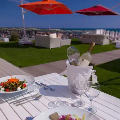 Q Beach Restaurant Lounge