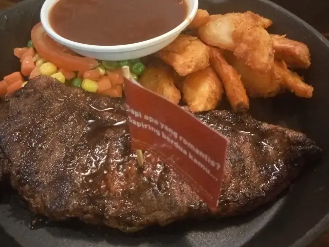 Gambar Makanan Steak Hotel by Holycow! 7