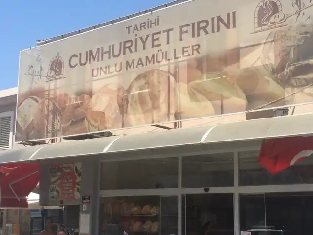Tarihi Cumhuriyet Ekmek Unlu Mamulleri'nin yemek ve ambiyans fotoğrafları 2