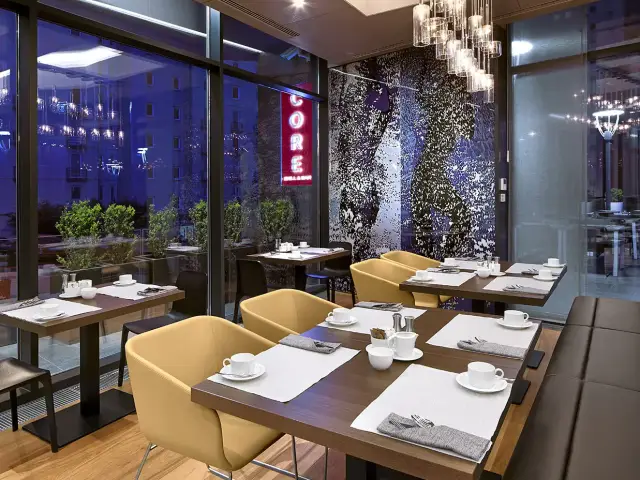 Core Grill and Bar Restaurant - Radisson Blu Hotel İstanbul Asia'nin yemek ve ambiyans fotoğrafları 13