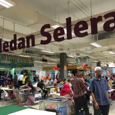 Medan Selera Tesco Extra