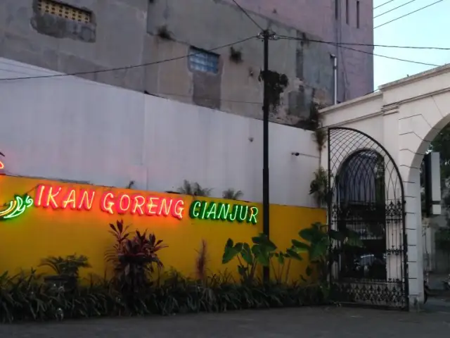 Gambar Makanan Ikan Goreng Cianjur 10