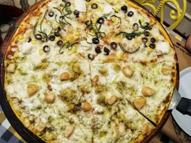Little Italy Pizzeria'nin yemek ve ambiyans fotoğrafları 3