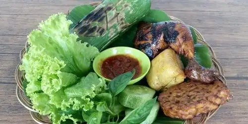 Warung Nasi Sunda Ibu Nur, Pasir Mulus