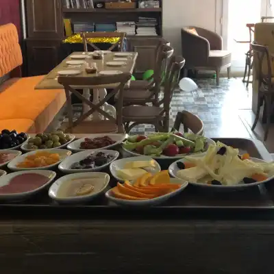 Zeynep Cafe & Bistro