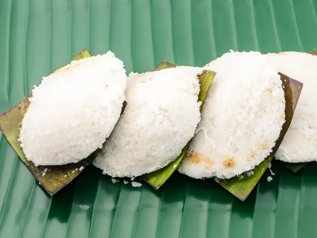 Putu Piring Bonda Penanti