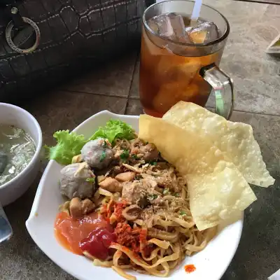 Omasemi (Mie & Bubur Ayam)