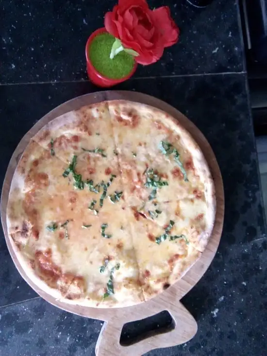 Gambar Makanan Uma Dunga Restaurant - Pizza 9