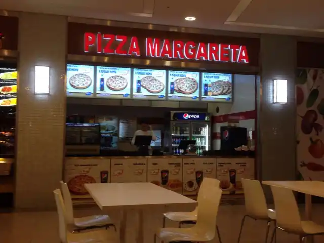 Pizza Margareta'nin yemek ve ambiyans fotoğrafları 1
