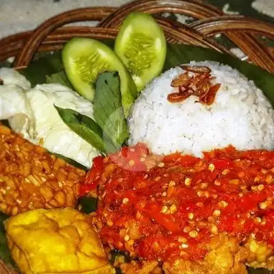 Gambar Makanan Pecel Ayam Dan Lele Goreng Warung Wong Jowo, Taman Jajan Gaul 3