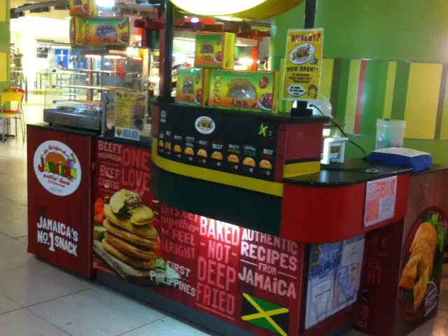 de Original Jamaican Pattie Shop and Juice Bar Food Photo 5