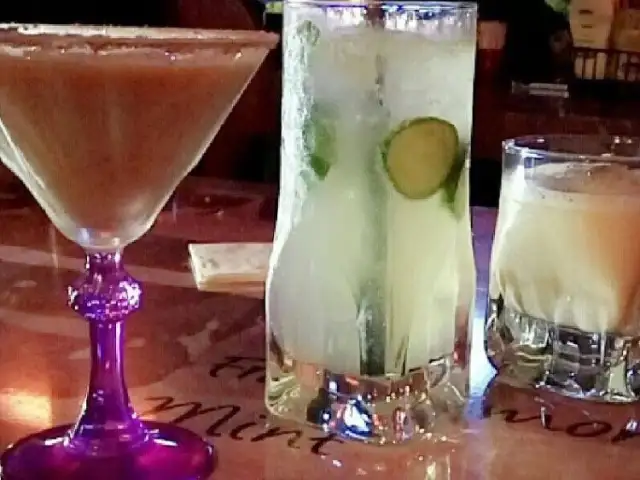 Mr.B Cocktail Bar & Bistro