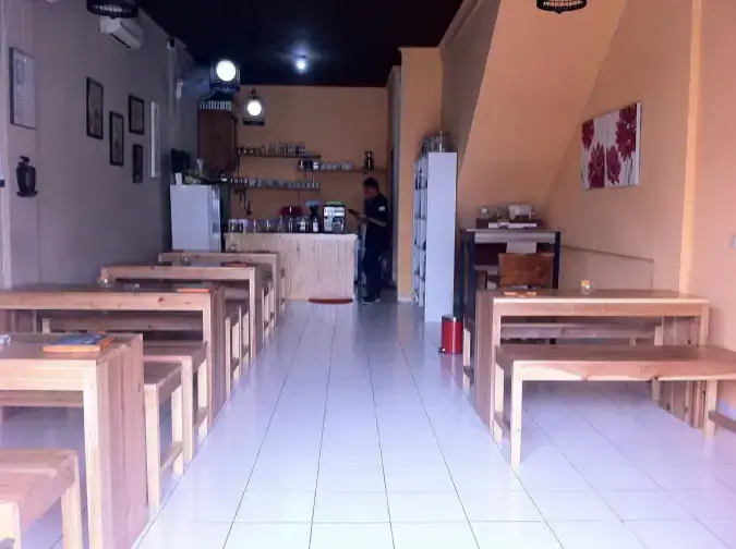 Kedai Kopi dan Ketan Bubuk