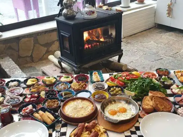 Asma Altı Kahvaltı Balık Evi'nin yemek ve ambiyans fotoğrafları 9