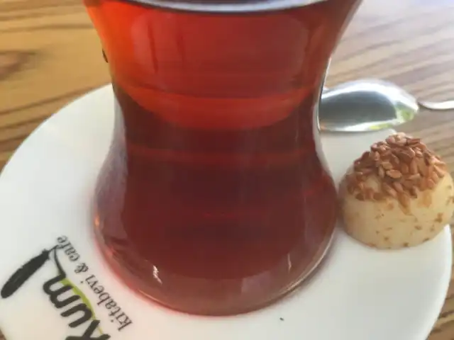 Kum Kitabevi & Cafe'nin yemek ve ambiyans fotoğrafları 6