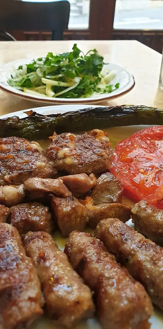 Öz Ömür Köfte'nin yemek ve ambiyans fotoğrafları 15
