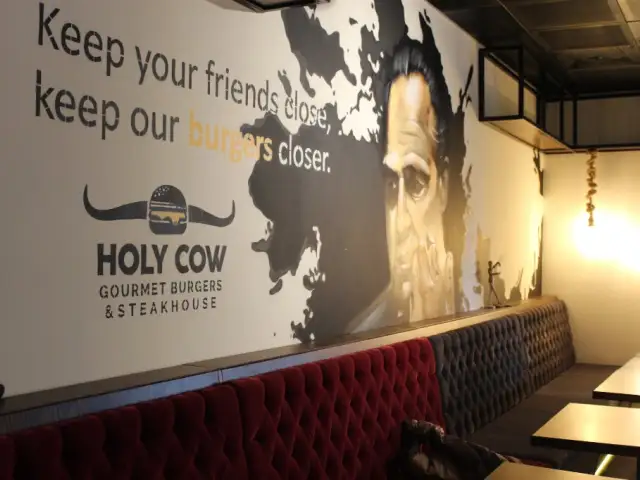 Holy Cow Gourmet Burgers & Steakhouse'nin yemek ve ambiyans fotoğrafları 35
