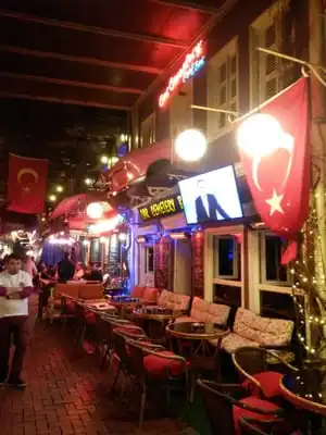 Car Cemetery Bar'nin yemek ve ambiyans fotoğrafları 4