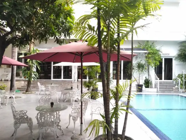 Gambar Makanan Rumah Putih Poolside Restaurant - Cempaka Putih 7