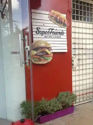 Super Friends Hot Dog'nin yemek ve ambiyans fotoğrafları 1