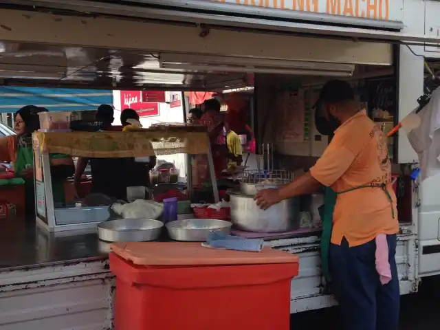 Nasi Lemak Ayam Goreng Macho Food Photo 3