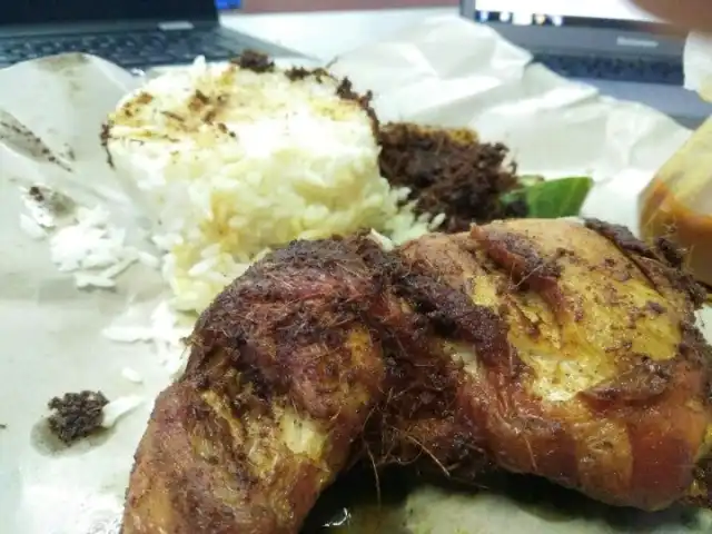 Aliff Nasi Kukus Ayam Goreng Berempah Food Photo 4