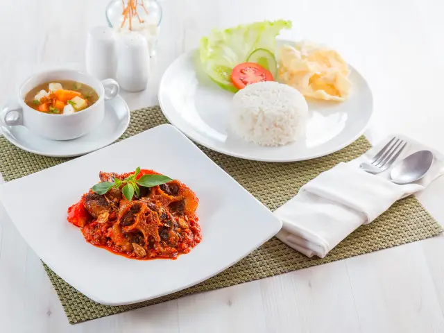 Gambar Makanan Gili Bar & Lounge - Puri Denpasar Hotel 8