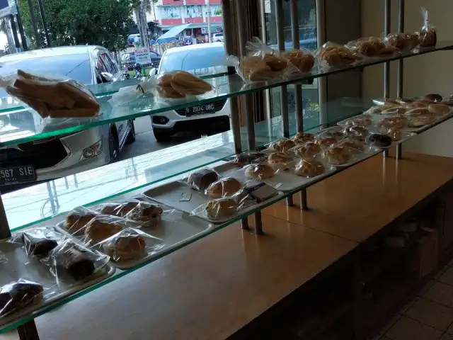 Gambar Makanan Isadeli Bakery 8